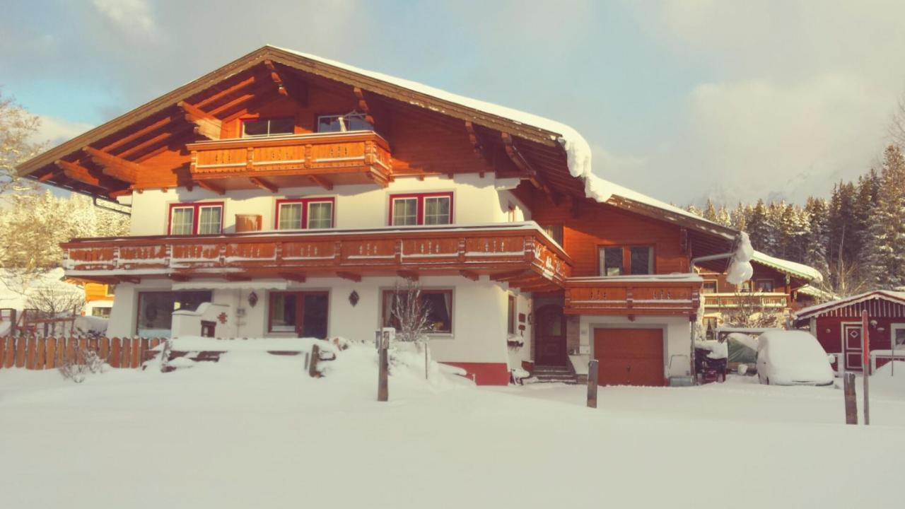 Haus Ferienglueck Lägenhet Ramsau am Dachstein Exteriör bild